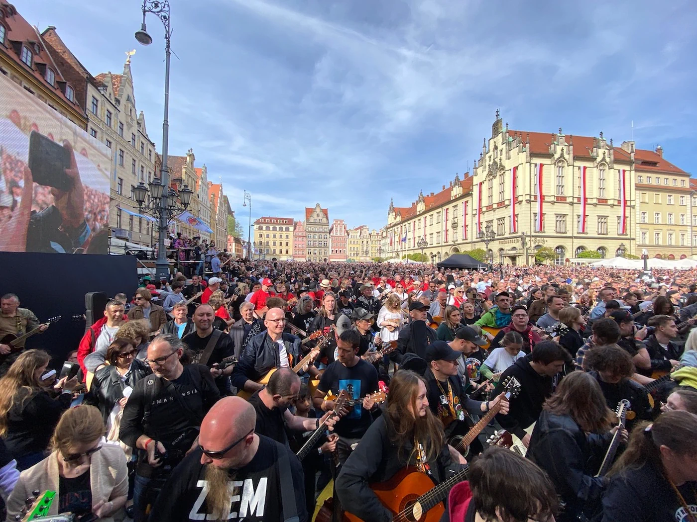 Guitar World Record, photo credit: Konrad Żurawowicz, press release